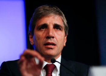 Transformaciones en la Cartera Económica Argentina: Luis Caputo, Nuevo Ministro de Economía