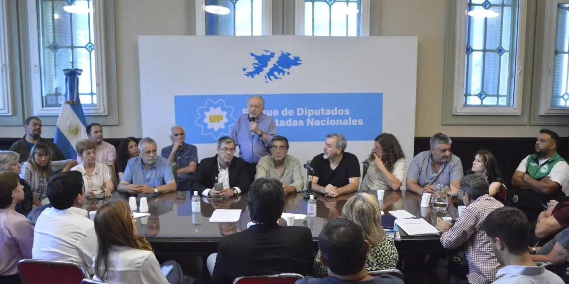 El bloque de UxP expone su posición sobre las extraordinarias de Milei: ¡Controversia política en el horizonte!