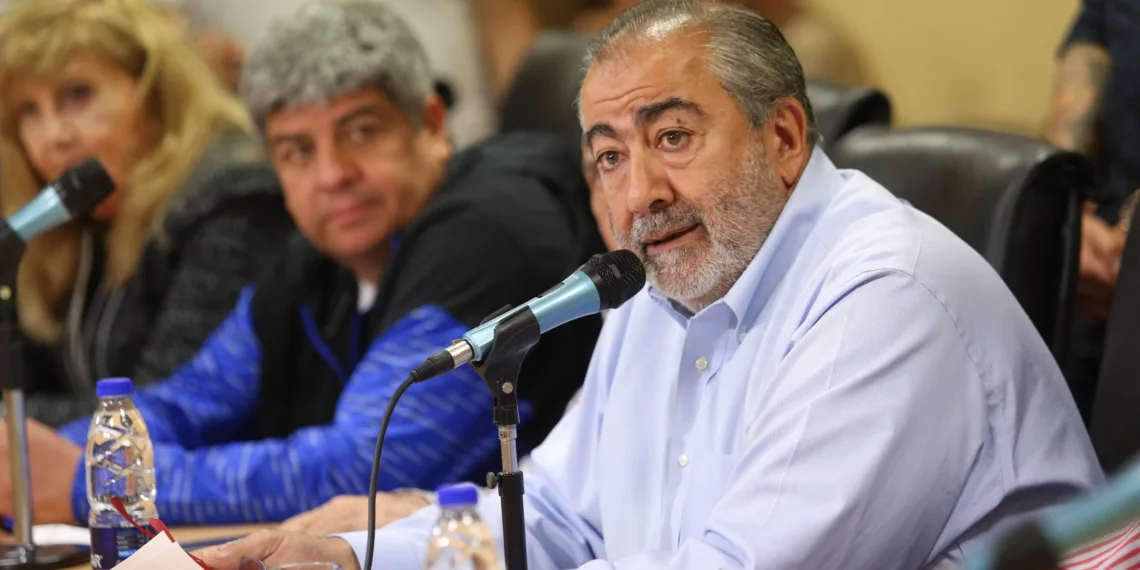 La CGT convoca de urgencia a sus directivos para discutir un plan de lucha y estrategia legal contra el DNU