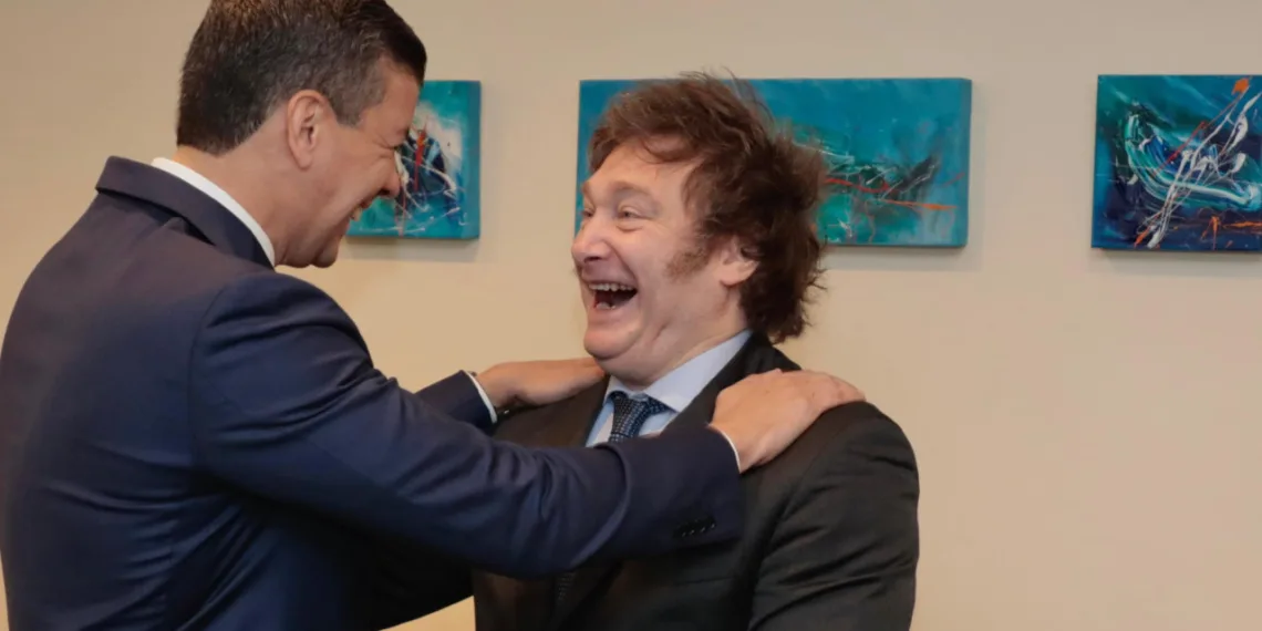 “Santiago Peña, presidente de Paraguay, revela las importantes medidas que Javier Milei debe adoptar para liderar a Argentina”