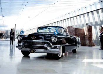 “Milei asumirá la Presidencia a bordo de un auto revolucionario con ‘alas'”