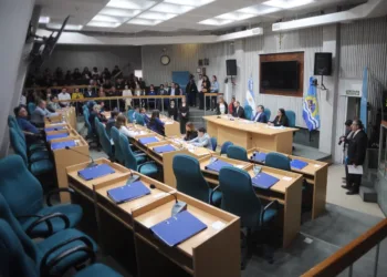 El peronismo no da quórum para derogar ley de lemas en Santa Cruz y Vidal rechaza pagar liquidación salarial a Alicia Kirchner