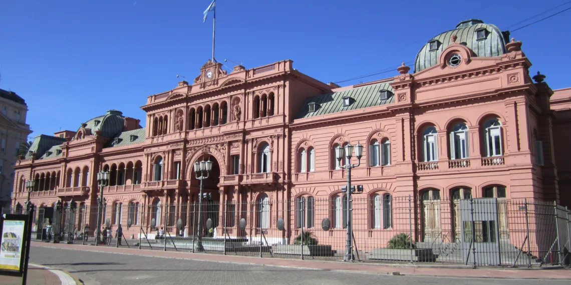 Casa Rosada y Diputados implementarán recortes de gastos como parte del plan de austeridad