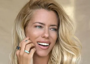 Nicole Neumann comparte su reacción a una emotiva foto con su hija, revelando el estado actual de su vínculo familiar.