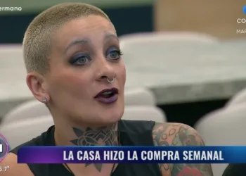 “La impactante reacción en Gran Hermano al mencionar a Javier Milei: ¡Un saludo sorpresa al Presidente!”