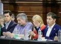 Kicillof, Massa y Máximo encabezan cuestionamientos al DNU de Milei.