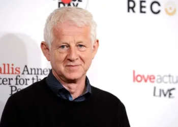 El director de “Love Actually” no puede dejar de pensar en este curioso error de la película ¡seguro que no lo notaste!