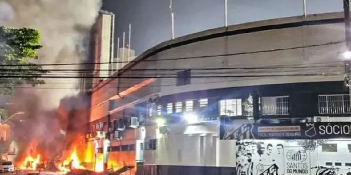 Santos sufre histórico descenso en Brasil acompañado de violentos incidentes