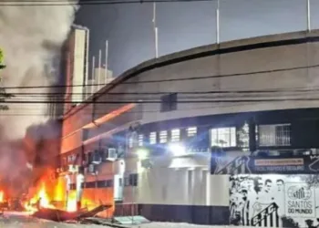 Santos sufre histórico descenso en Brasil acompañado de violentos incidentes