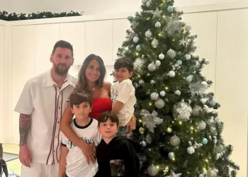 Antonela Roccuzzo revela anticipadamente sus regalos navideños y muestra la impresionante decoración del árbol de los Messi