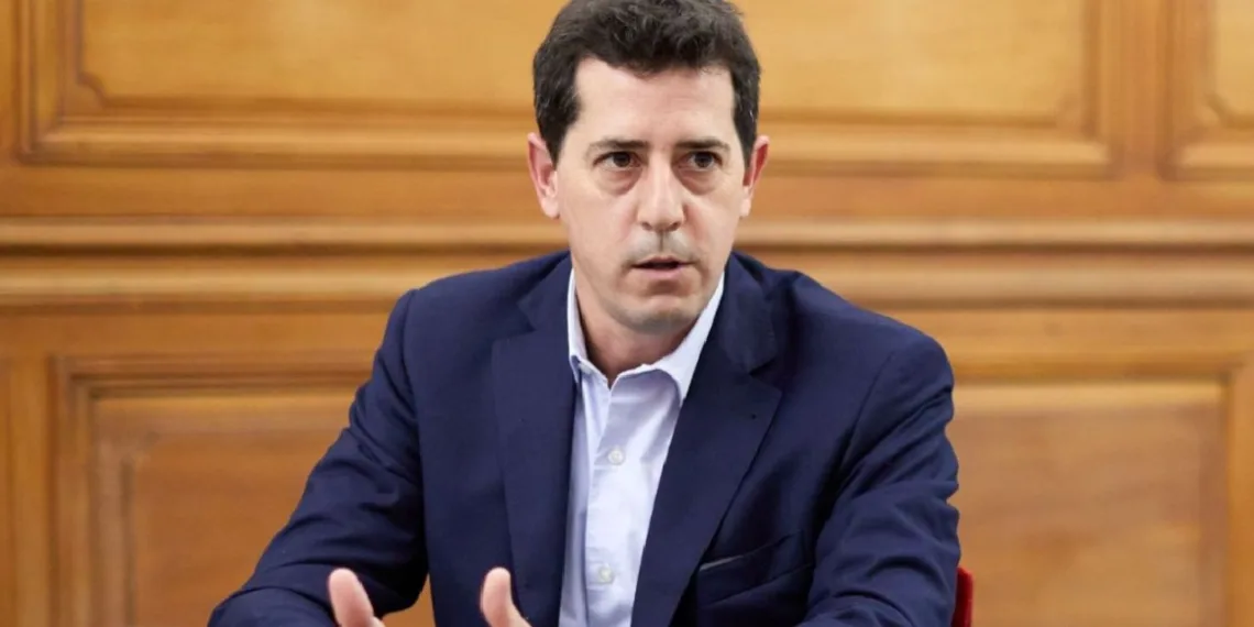 Eduardo “Wado” de Pedro sorprendió al presentar el nuevo DNI de Cristina Kirchner al renunciar