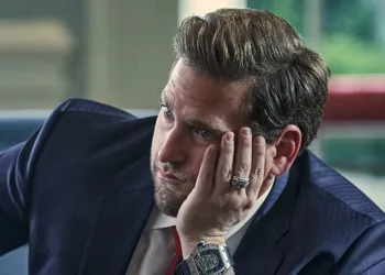 Denuncian a Netflix y al director de “No Mires Arriba” por plagio, afirma autor.