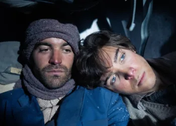 Un espectador de La sociedad de la Nieve se da cuenta de un detalle y recibe felicitaciones del director