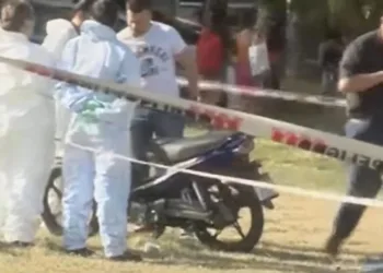 Joven de 27 años muere tras recibir disparo en el pecho durante intento de robo de su moto.