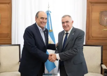 Descubriendo los entresijos políticos: Las tácticas secretas de dos gobernadores peronistas para colaborar con el Gobierno