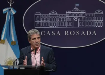 El Gobierno no descarta recorte en transferencia a provincias, pero mantiene diálogo con gobernadores