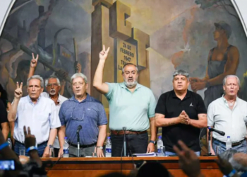 La CGT presiona a diputados tucumanos que abandonaron bloque peronista para respaldar ley ómnibus