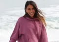 Antonela Roccuzzo cautiva en la playa con un estilo relajado junto a una compañía muy especial