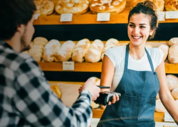 ¿Cuánto ganan los trabajadores del sector comercial en febrero de 2024?