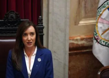 Victoria Villarruel responde contundentemente a La Cámpora tras remoción del busto de Néstor Kirchner en el Senado