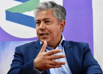 El gobernador de Neuquén busca dialogar para abordar la amenaza de retención de petróleo.