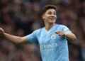 Julián Álvarez, en su cumpleaños 24, anota dos goles en seis minutos para el Manchester City en la Premier League.
