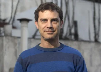 Experto advierte sobre los riesgos de la estrategia de Milei para gobernar sin el Congreso