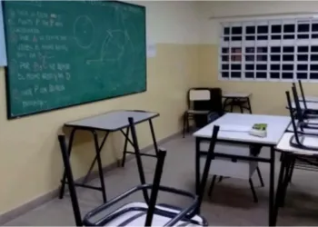 Gremios docentes convocan a un paro total el próximo lunes en respuesta a las medidas impuestas