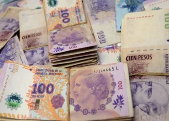 En 2023, los salarios aumentaron un 152,7%, pero no lograron seguir el ritmo de la inflación