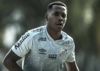 Robinho arrestado en Santos y deberá cumplir condena de 9 años en prisión en Brasil.