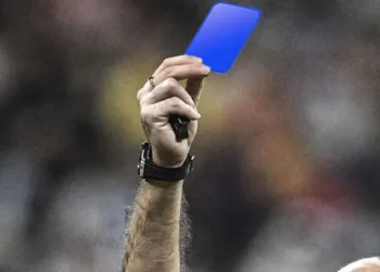 Se descarta la tarjeta azul y se autorizan importantes modificaciones a las reglas del fútbol.