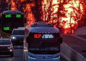 Luis Caputo enfrenta reclamos de compañías de transporte del AMBA por impago de subsidios.