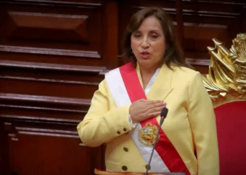 La presidenta peruana niega acusaciones de enriquecimiento ilícito tras allanamientos relacionados con los Rolex