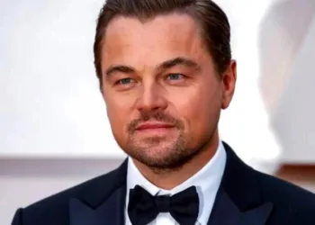 El rostro de Leonardo DiCaprio desfigurado en una noche protagonizada por una modelo