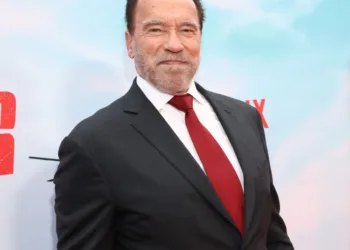 Arnold Schwarzenegger vuelve a la pantalla grande en una divertida comedia navideña: ¿asumirá el papel de Santa Claus?