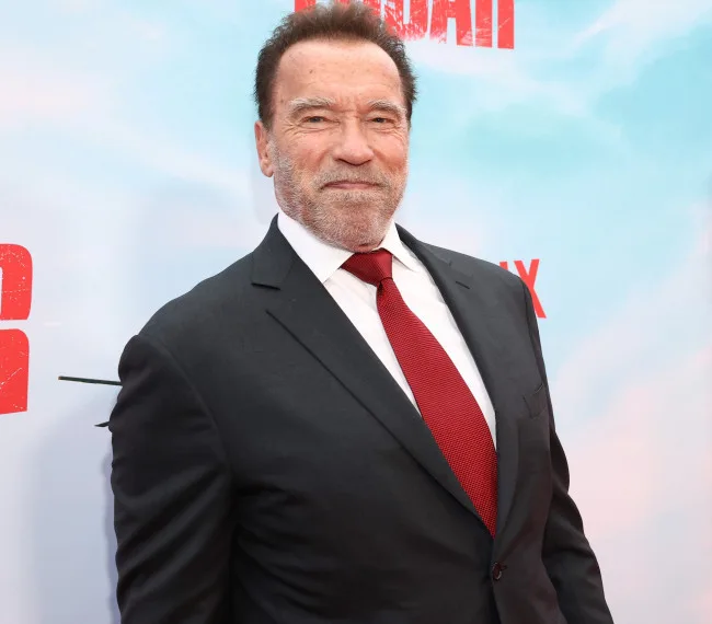 Arnold Schwarzenegger vuelve a la pantalla grande en una divertida comedia navideña: ¿asumirá el papel de Santa Claus?