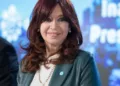 Cristina Kirchner arremete contra el gobierno de Milei por una histórica caída en los salarios.