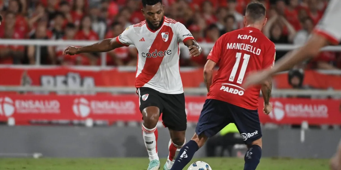 Independiente y River Plate empatan 1-1 en un partido disputado y con un polémico penal no cobrado.