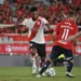 Independiente y River Plate empatan 1-1 en un partido disputado y con un polémico penal no cobrado.