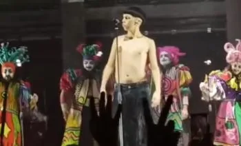 Milo J rinde un emocionante homenaje a Madres y Abuelas de Plaza de Mayo en el Movistar Arena.