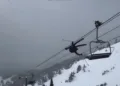 Esquiador intenta truco espectacular, choca contra telesilla y sufre conmoción cerebral