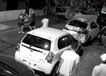 Jubilado asfixiado por delincuentes en violento robo debido a la falta de dólares