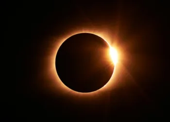 El eclipse solar en México confirma las teorías de Einstein.
