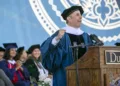 Estudiantes de Duke abandonan su ceremonia de graduación como protesta propalestina contra Jerry Seinfeld.