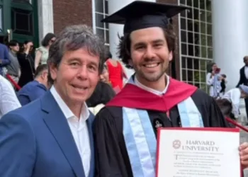Ariel Rodríguez Palacios se emociona tras la graduación de su hijo en Harvard: Un logro para enorgullecerse.