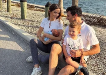 Pico Mónaco y Diana Arnopoulos dan la bienvenida a su segundo hijo y comparten tiernas imágenes del bebé.