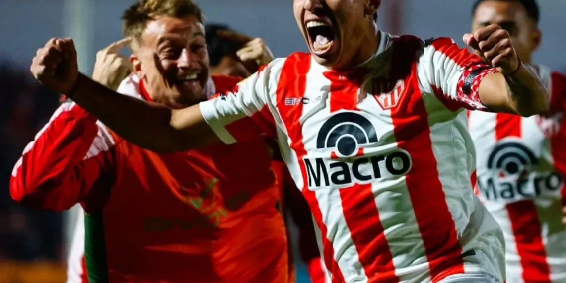 Santiago Rodríguez marca un impresionante gol desde mitad de cancha para Instituto