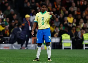 El joven talento Endrick, de 17 años, anota el decisivo gol para la victoria de Brasil frente a México.