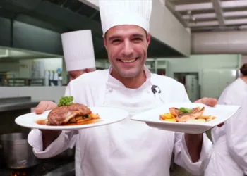 Descubrí cuánto ganan los cocineros y otros empleados domésticos en junio de 2024.