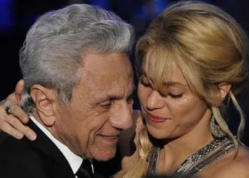 Shakira viaja rápidamente a Colombia para acompañar a su padre en terapia intensiva